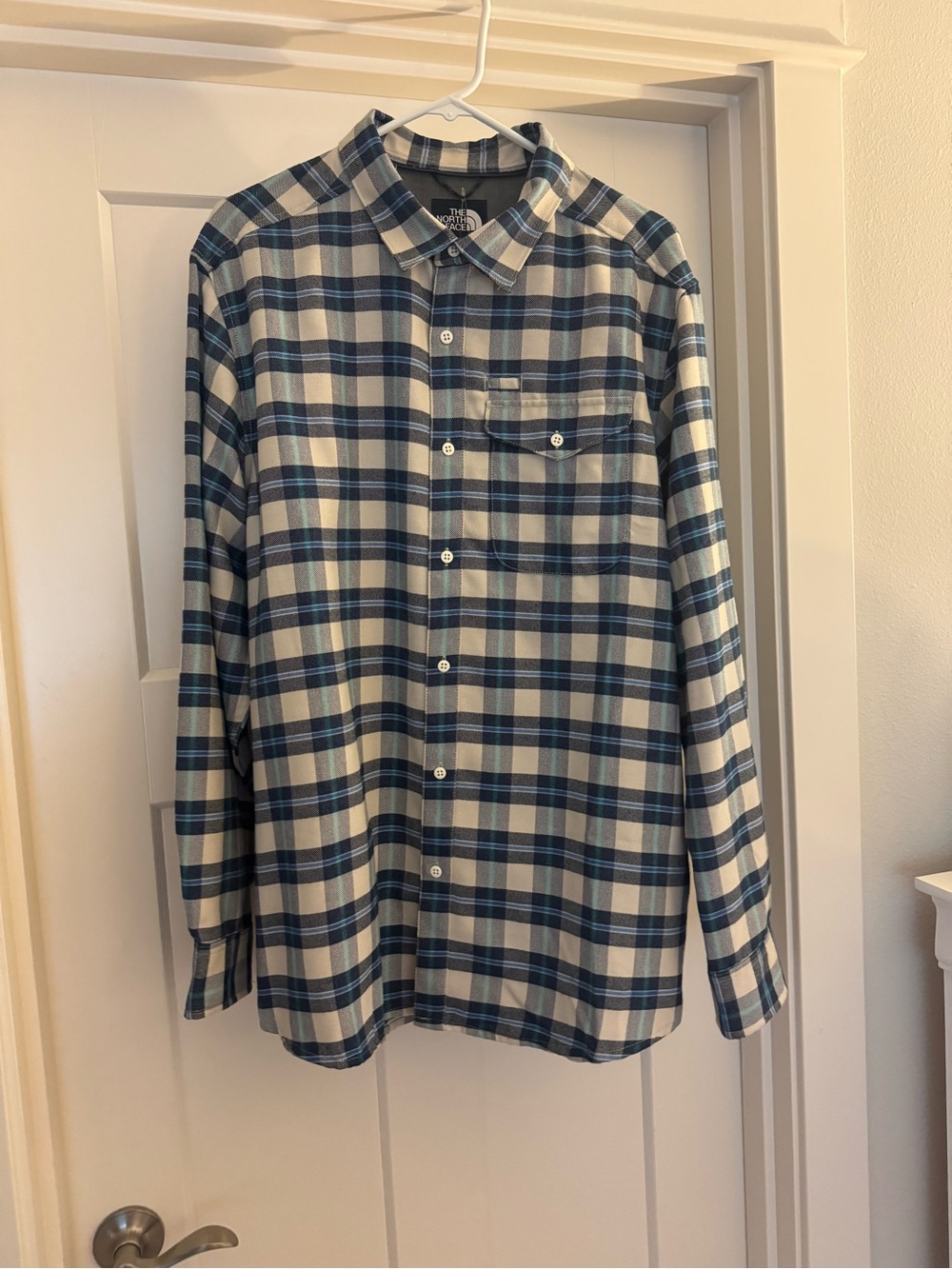 NWT The North Face Men's Blue and White Plaid Long-Sleeve Button-Down Shirt